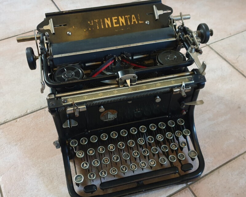 Schreibmaschine TRIUMPH