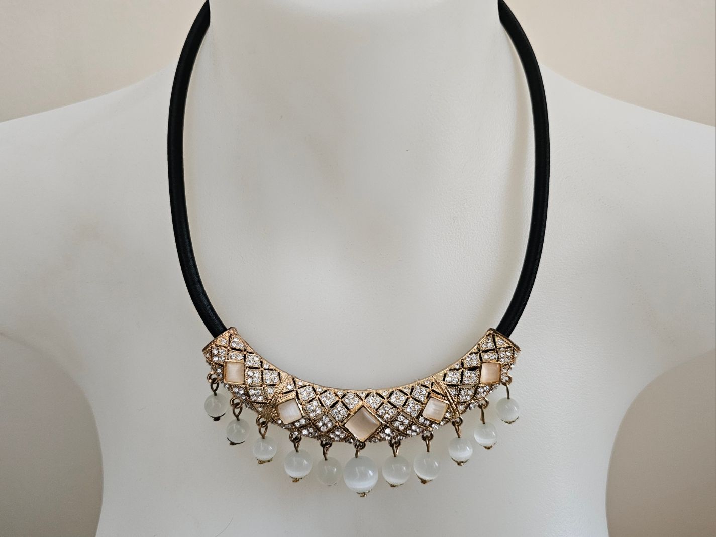 Vintage Glamour: Golden Rhinestone Necklace with Elegant Bead Drops