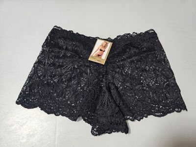 Size 4 Black Geometric Twirls Lace Boyshorts – Scalloped Elegance Size 4 Black Geometric Twirls Lace Boyshorts – Scalloped Elegance