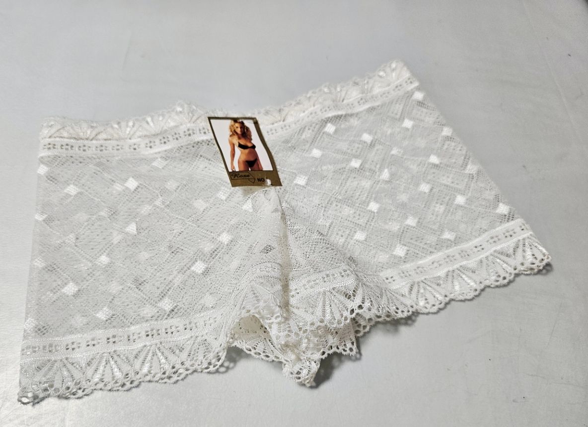Size 6 White Geometric Diamond Lace Boyshorts – Scalloped Charm