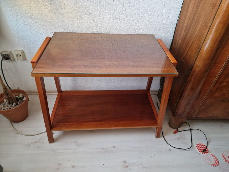 DDR Tisch Holztisch Beistelltisch mit Glasplatte braun Regal Fehrnsehtisch