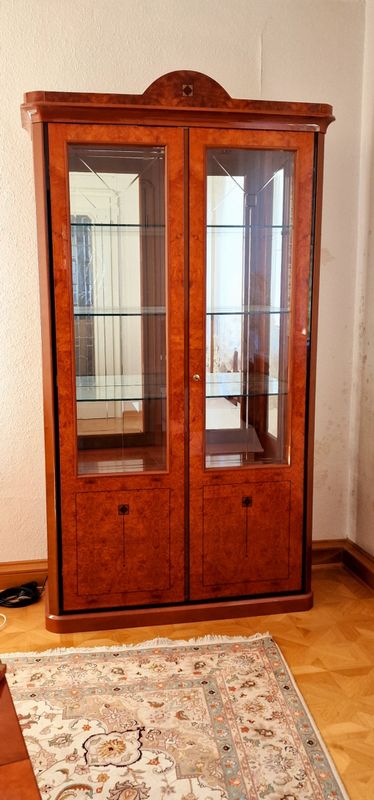 Schöner Hochglanz Schrank Vitrine Vitrinenschrank 