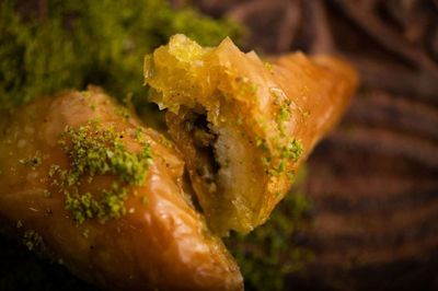 SÖBIYET MIT PISTAZIEN UND CREMEFÜLLUNG (BAKLAVA)