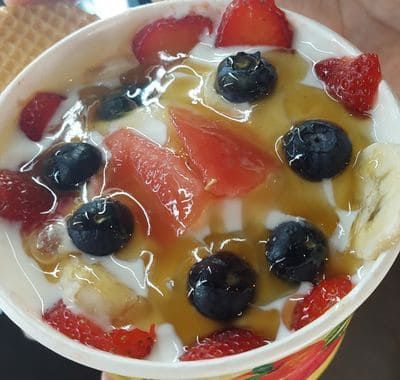 Joghurt Früchte Becher