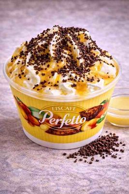 EISBECHER MIT LIKÖR