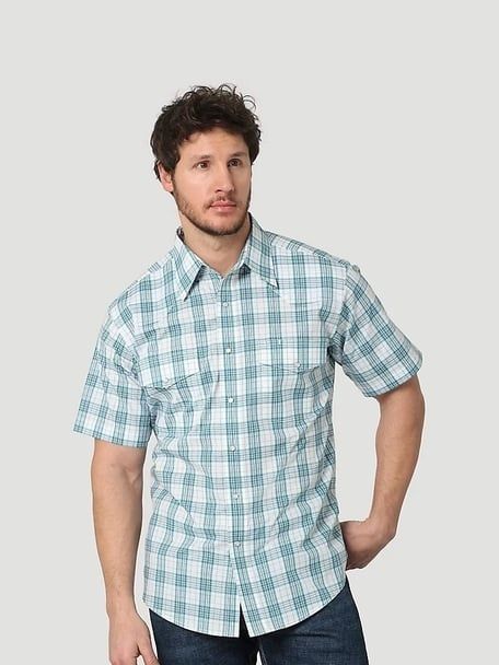 Wrangler - Men&#39;s Wrinkle Wresist Short Sleeve Shirt - 112314910