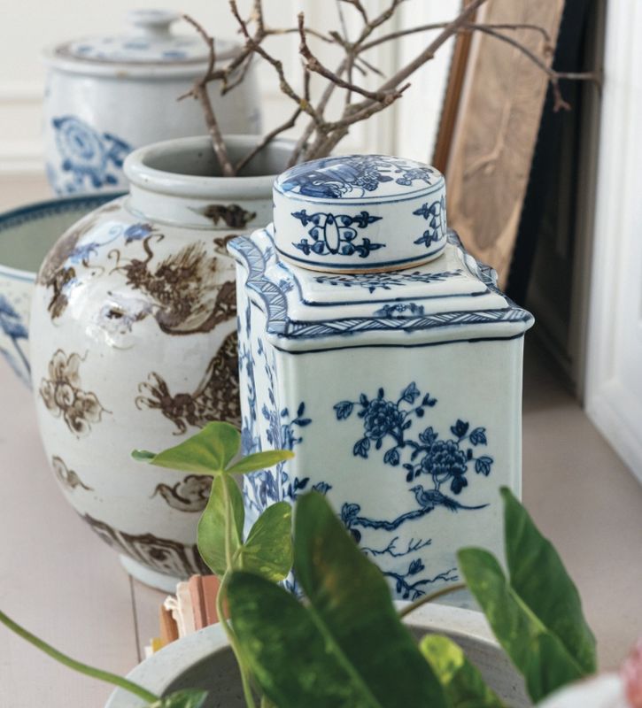 Blue and White Porcelain Bird Jar w Lid