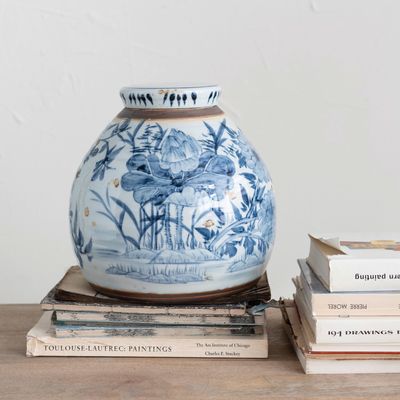 Distressed Ginger Jar with Lid