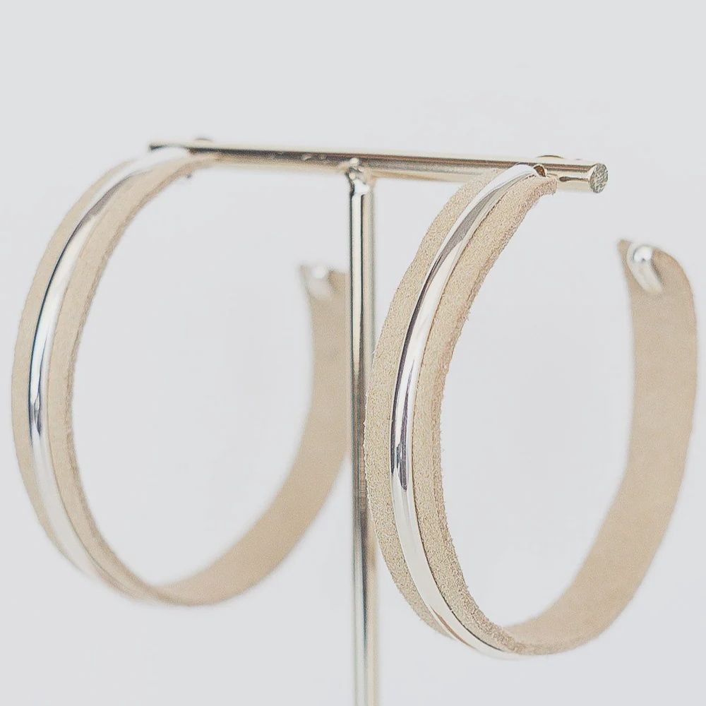 Rhett, Metal: Silver