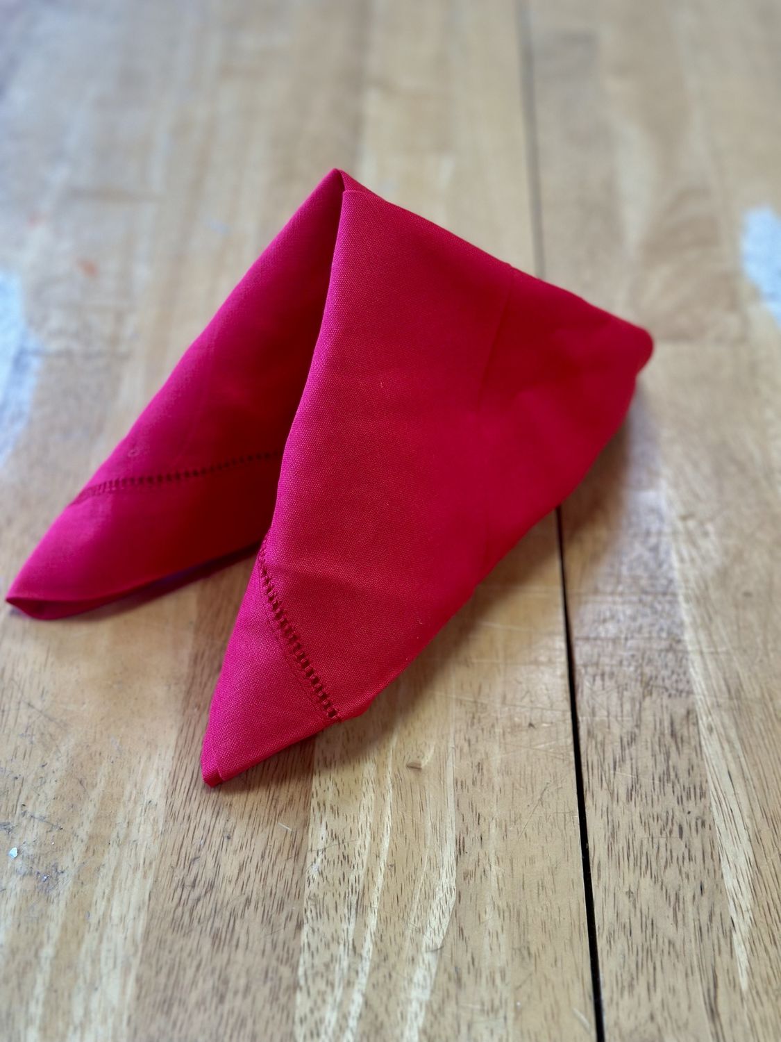 20” Linen Hemstitch Napkin, Color: Red