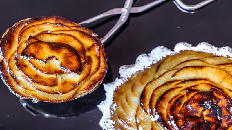 Tarte aux pommes et caramel beurre salé