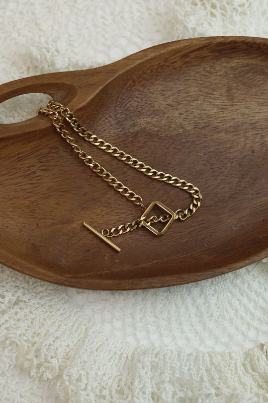 GOLD LOOP NECKLACE