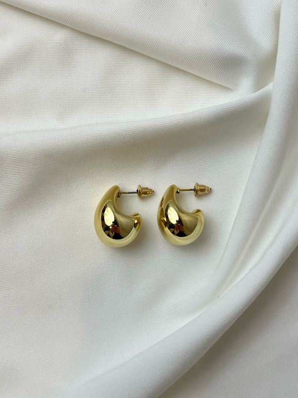 GOLD TEARDROP EARRING
