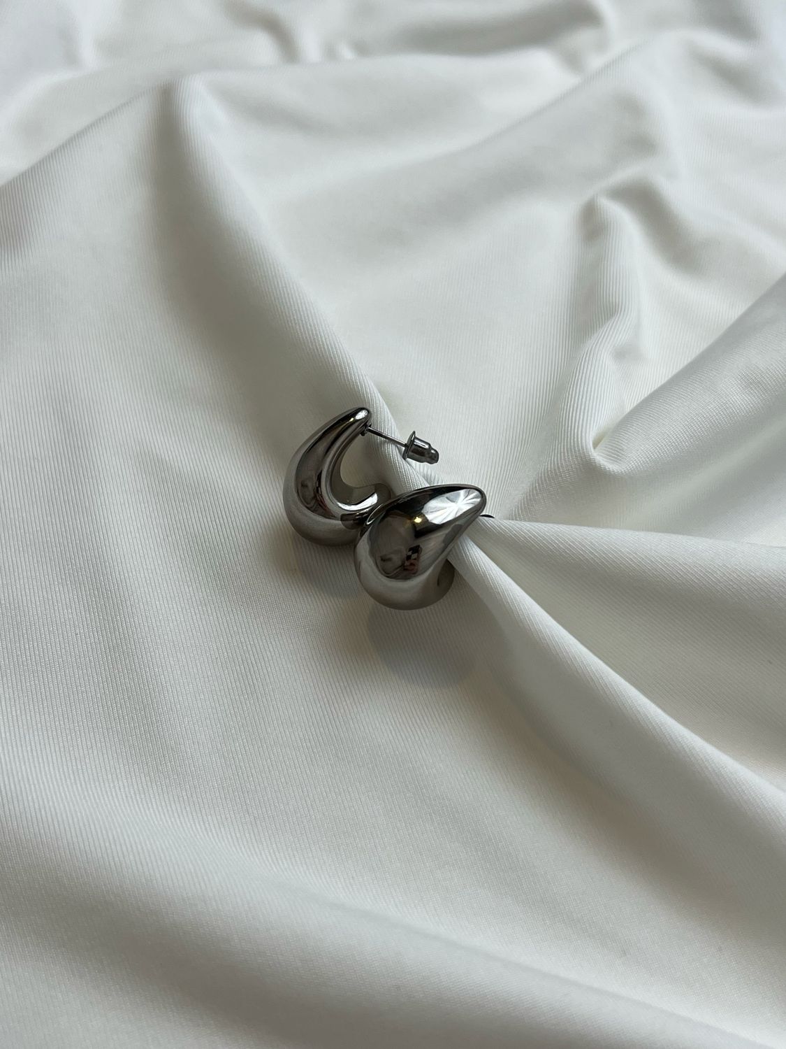 SILVER TEARDROP EARRING