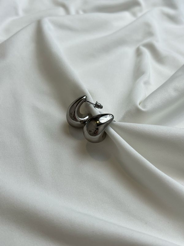 SILVER TEARDROP EARRING