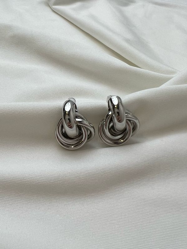SILVER KNOT EARRING