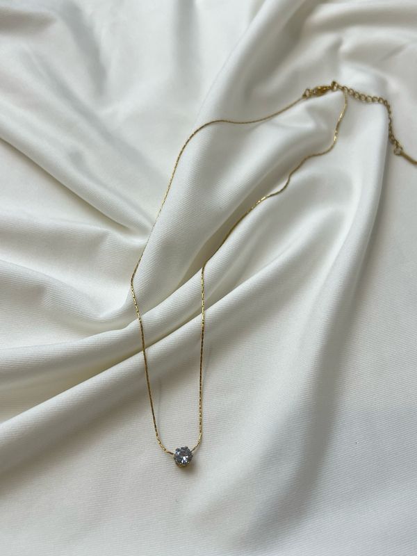 SIMPLE GOLD NECKLACE