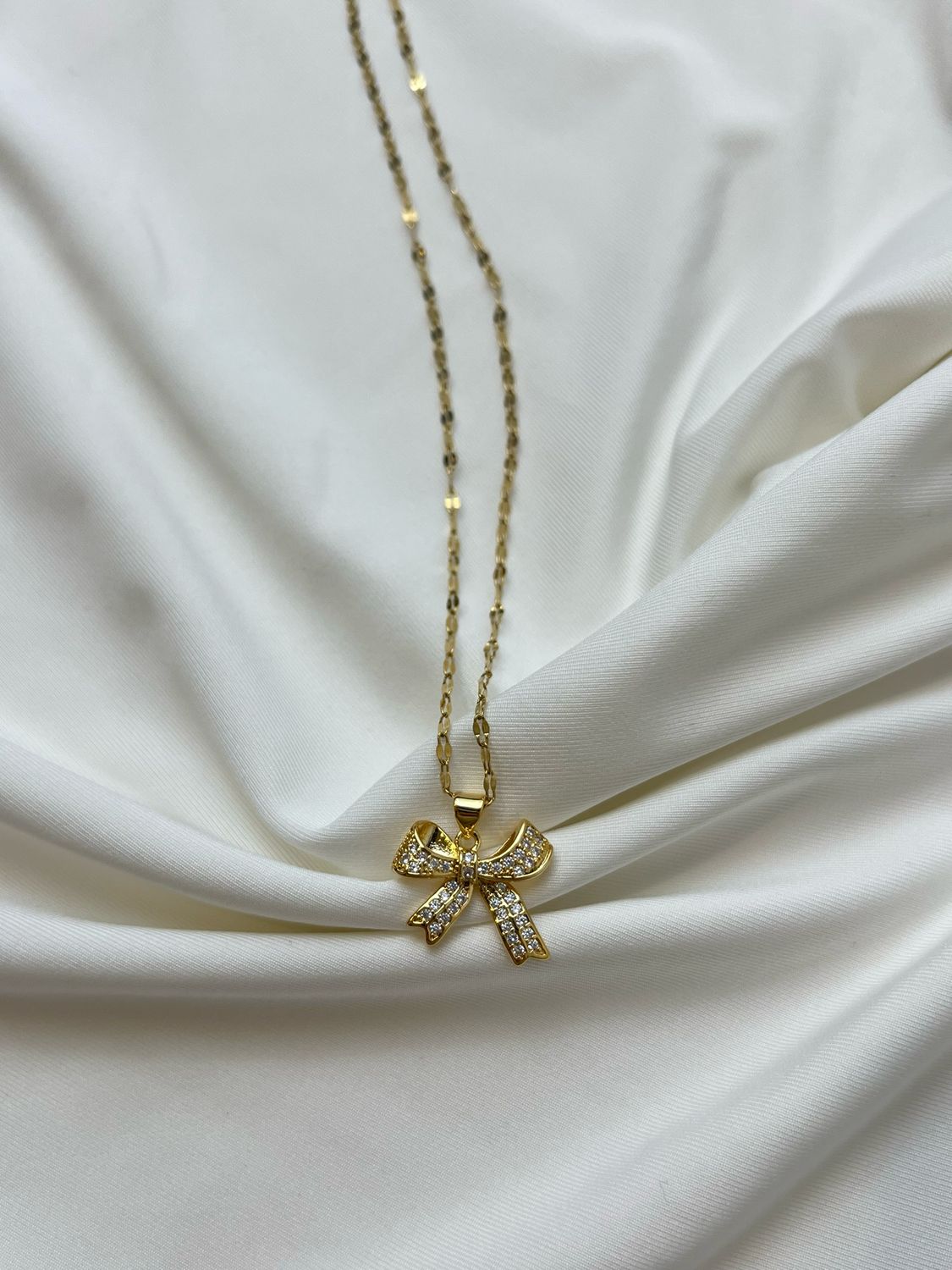 BOW NECKLACE