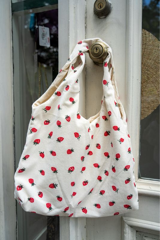 STRAWBERRY TOTE