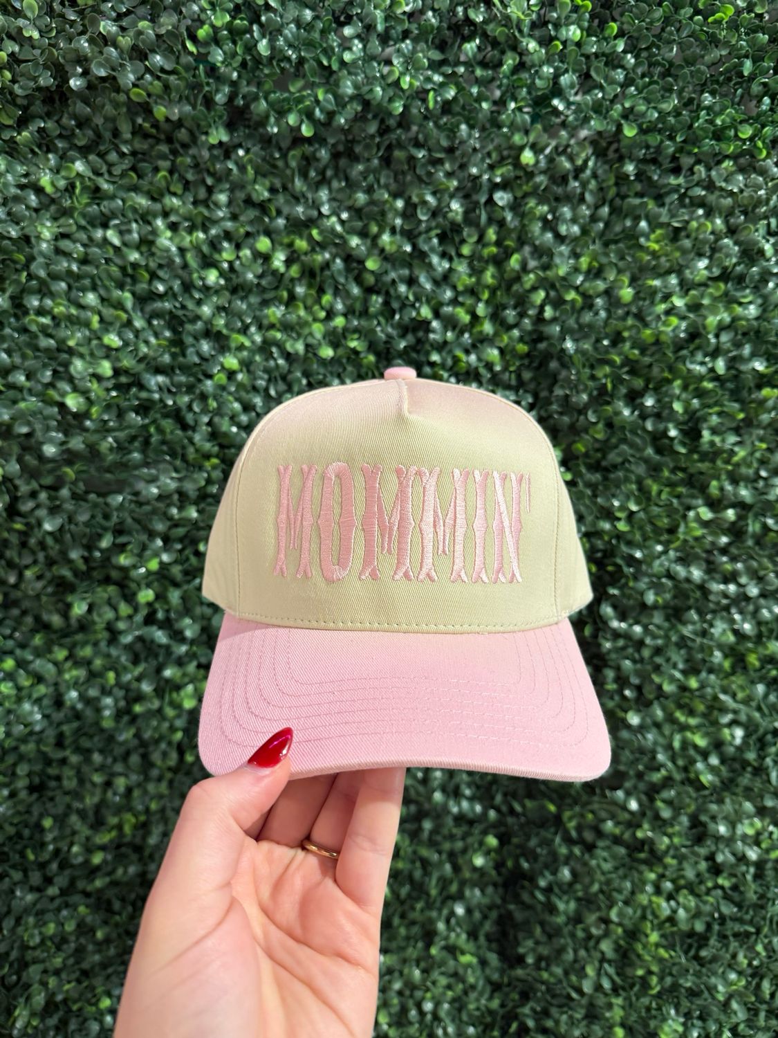 MOMMIN&#39; HAT PINK