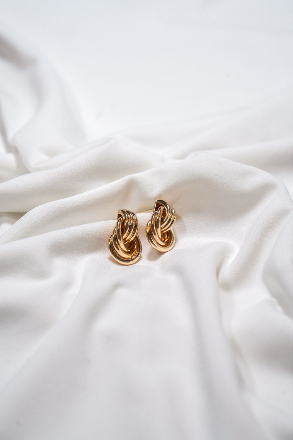 GOLD KNOT EARRING