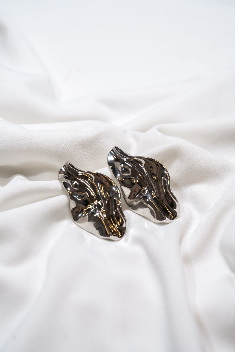 ASYMMETRICAL SILVER EARRING