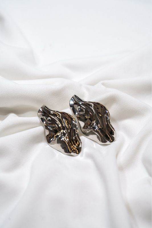 ASYMMETRICAL SILVER EARRING