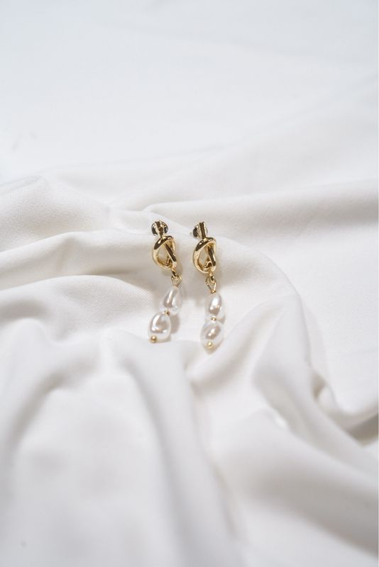 KNOT PEARL EARRING