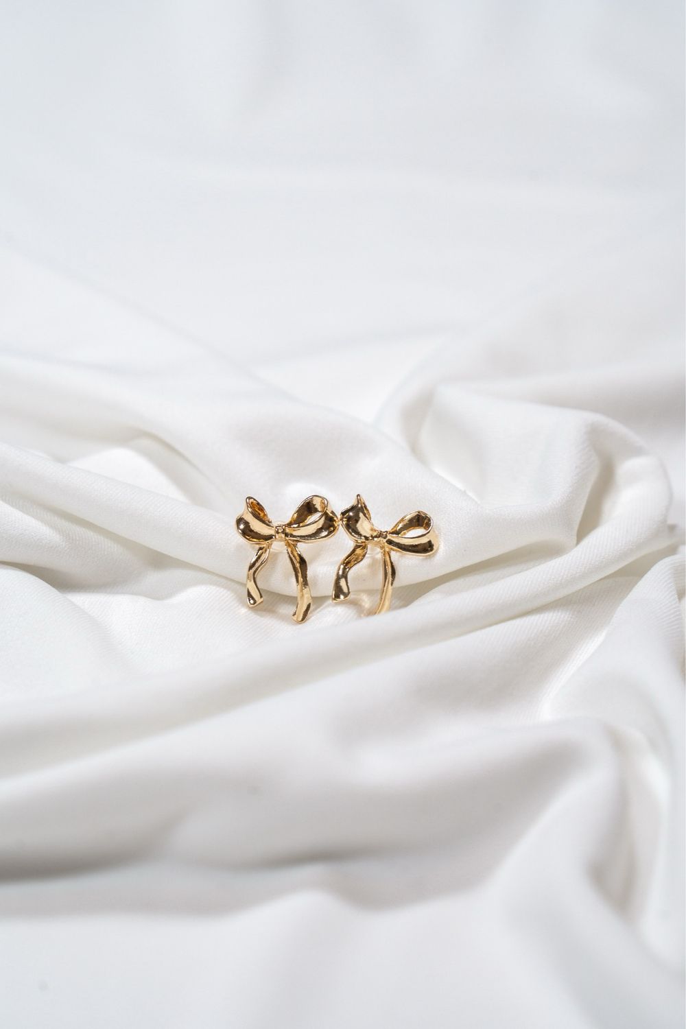 GOLD BOW STUD EARRING