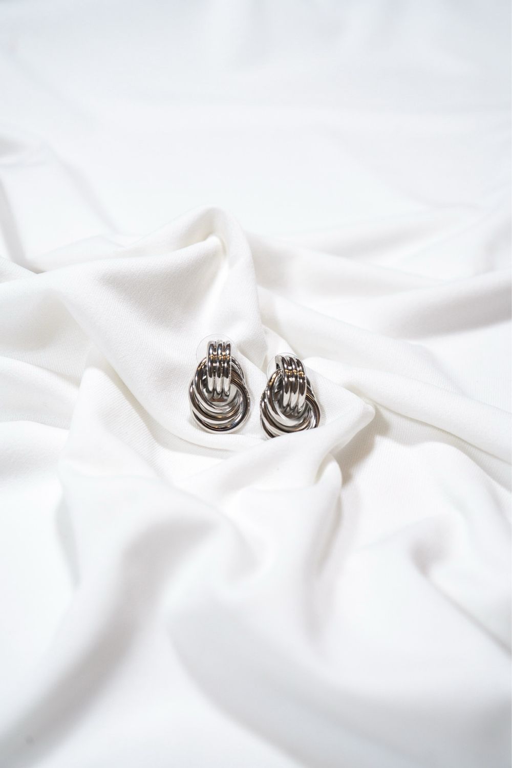 SILVER KNOT EARRING