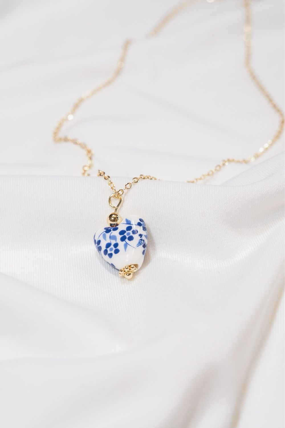 CERAMIC HEART NECKLACE
