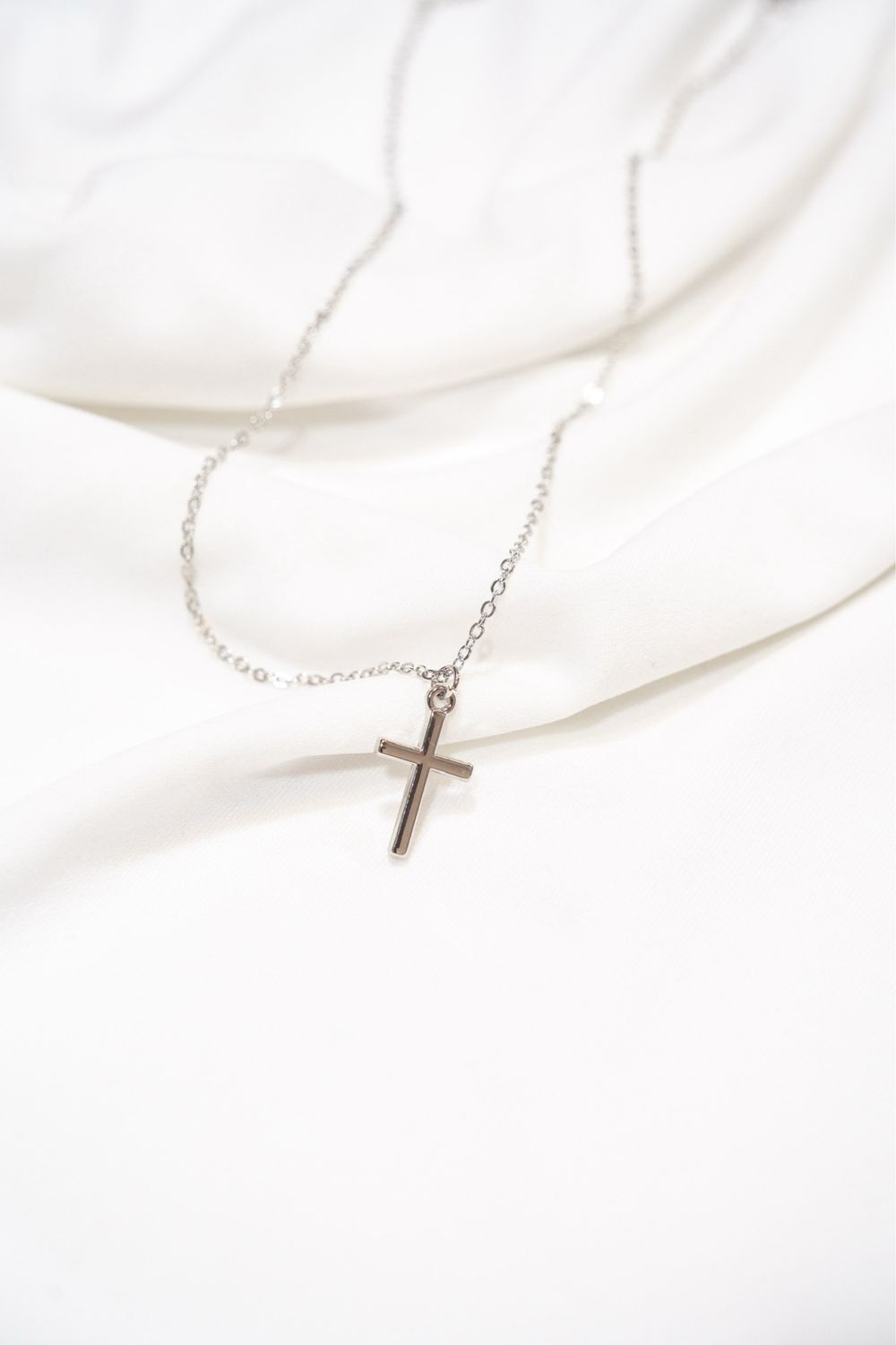 SIMPLE CROSS NECKLACE