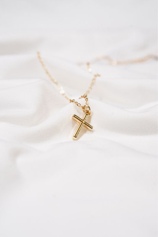 SIMPLE CROSS NECKLACE
