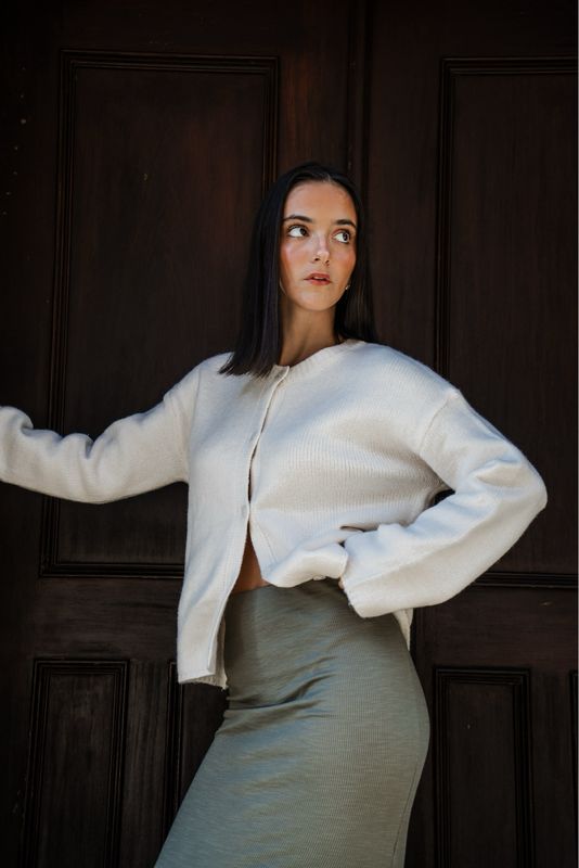 EA0243 BUTTON SWEATER