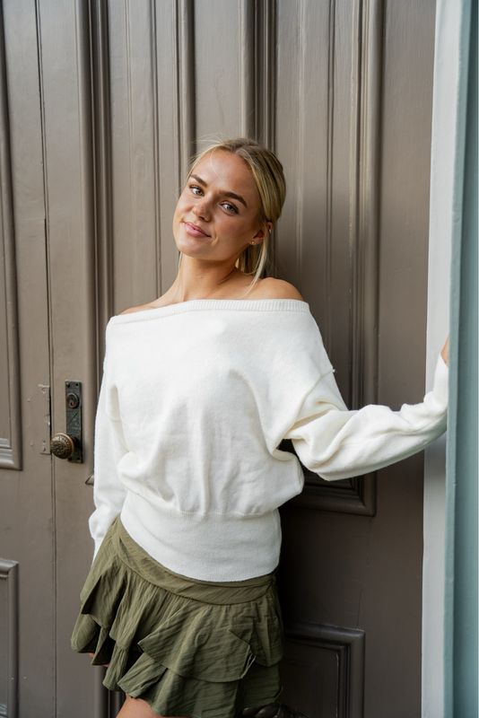 EA0246 WHITE SWEATER