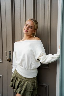 EA0246 WHITE SWEATER