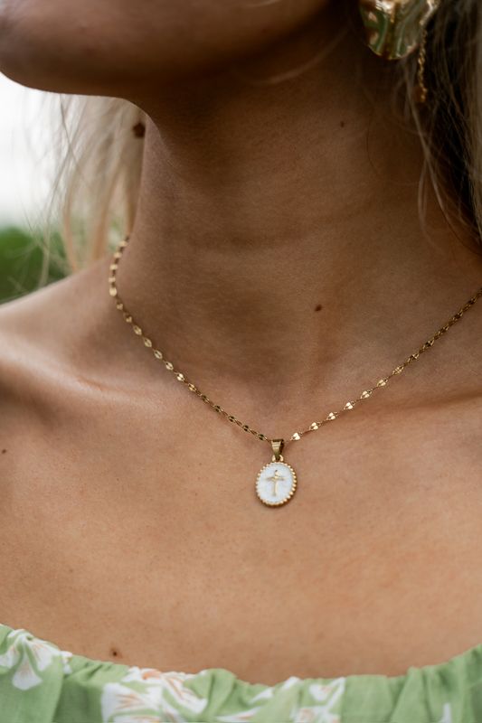 CIRCLE CROSS NECKLACE WHITE