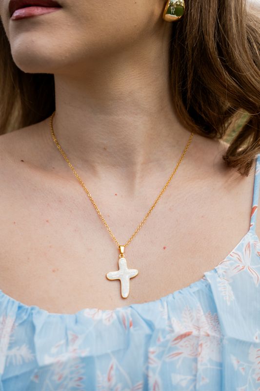 CHUNKY CROSS NECKLACE WHITE