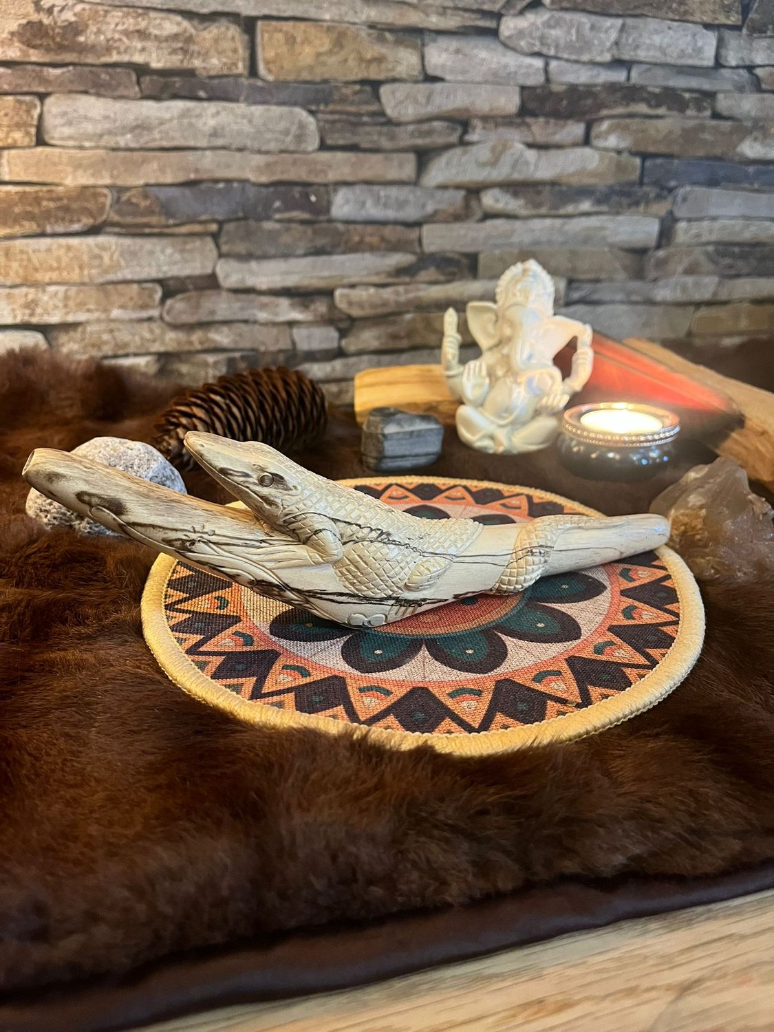Lizard Tepi - Crocodile Wood - Handmade