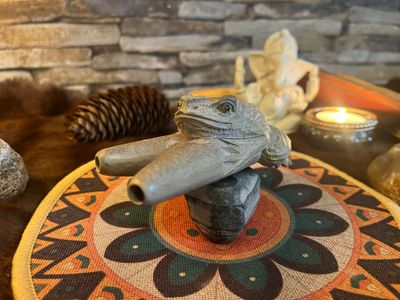 Bufo Toad Kuripe - Dark Waru Wood - Handmade