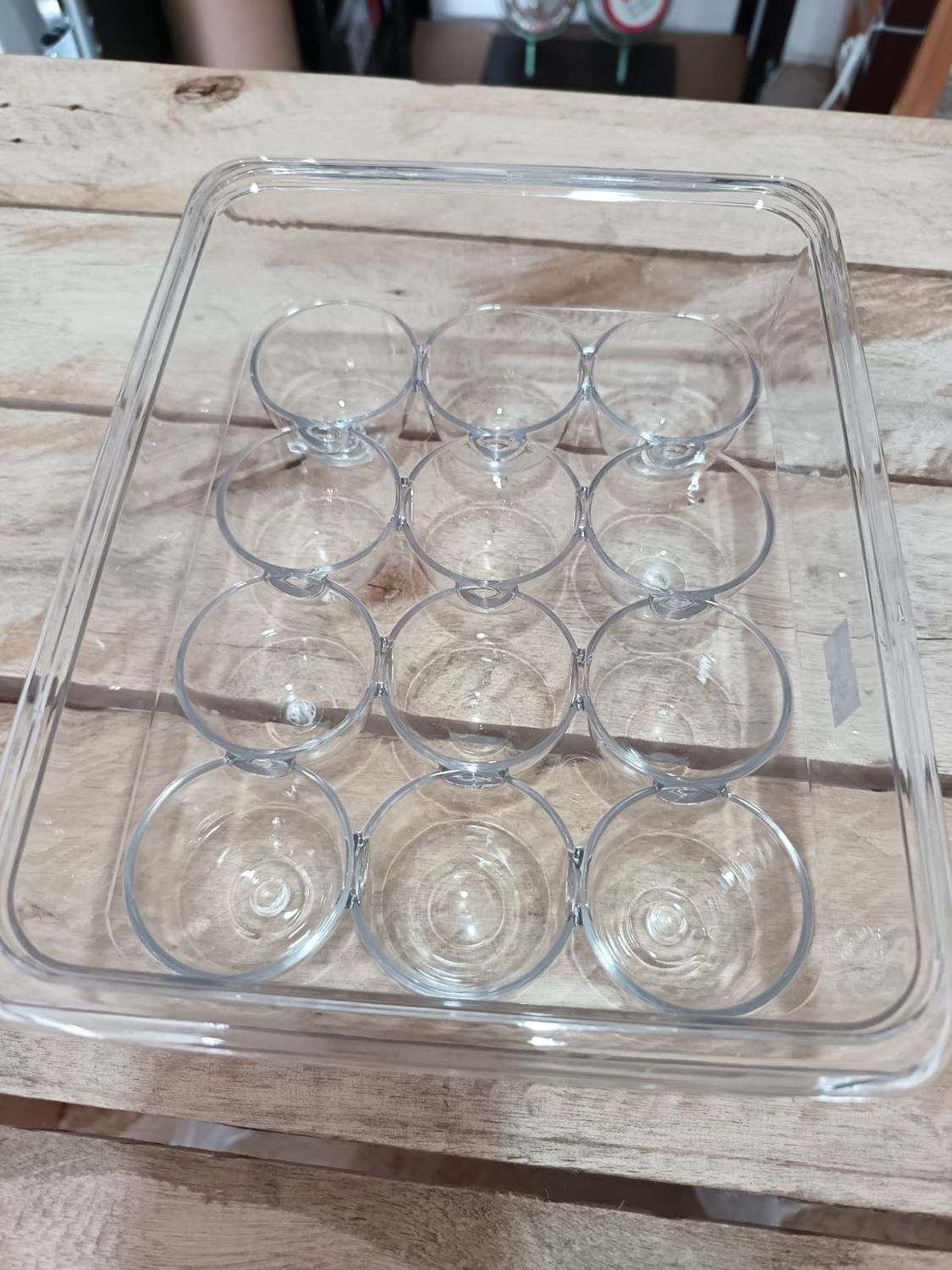 CONTENEDOR CUADRADO DE 12 HUEVOS CON TAPADERA