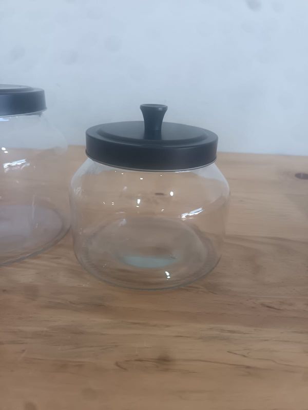 CONTENEDOR DE VIDRIO S TAPA NEGRA METAL  HERMETICA CAPACIDAD 1.6 LITROS