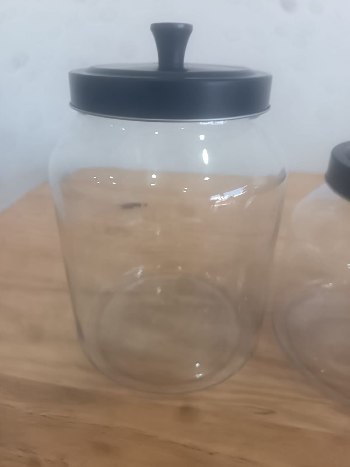 CONTENEDOR DE VIDRIO L  TAPA NEGRA METAL  HERMETICA CAPACIDAD 2.2 LITROS