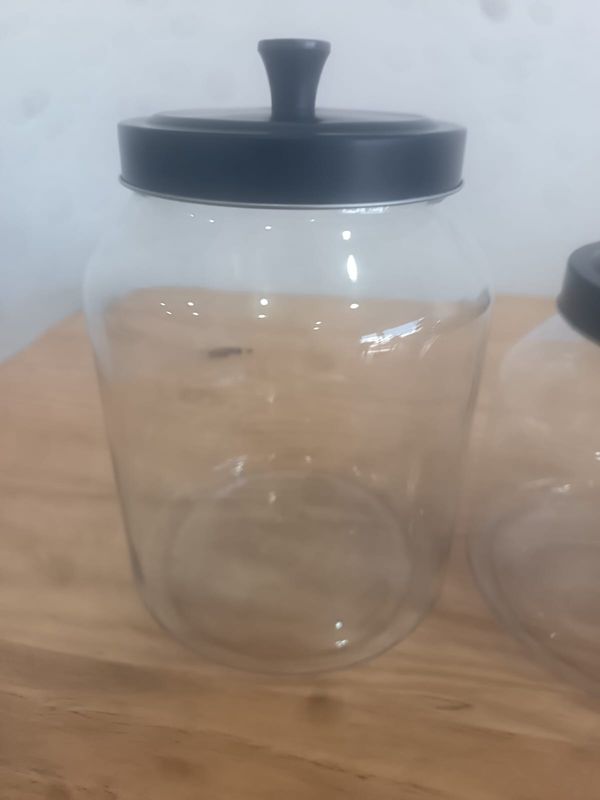 CONTENEDOR DE VIDRIO L  TAPA NEGRA METAL  HERMETICA CAPACIDAD 2.2 LITROS
