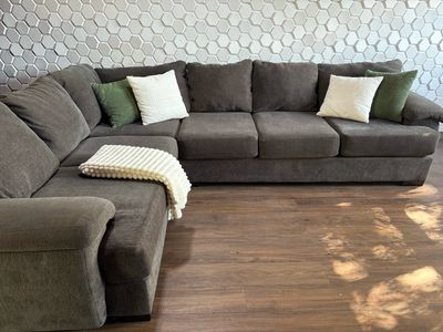 Massive Modern Grey L-Shaped Sectional (easily Fit 6-7 People)