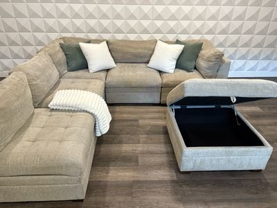 Beautiful Beige 6 Piece Modular Sectional With storage Ottoman