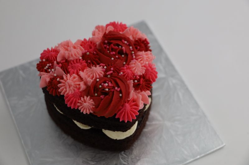 LOL 11cm Traditional Style Cake