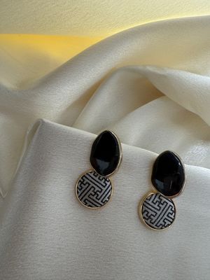 Sculpture Silk Earring, Black/Noir