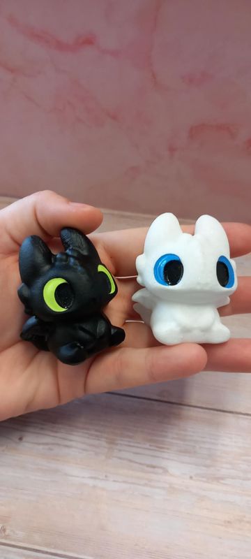Toothless and Lightfury crystal duo. Black obsidian and white jade