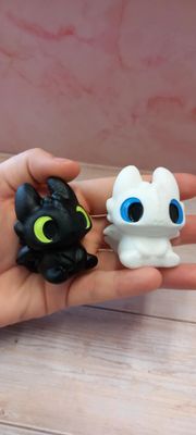Toothless and Lightfury crystal duo. Black obsidian and white jade